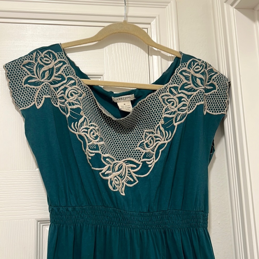 Elegant Green scoop neck dress with rose embroidery